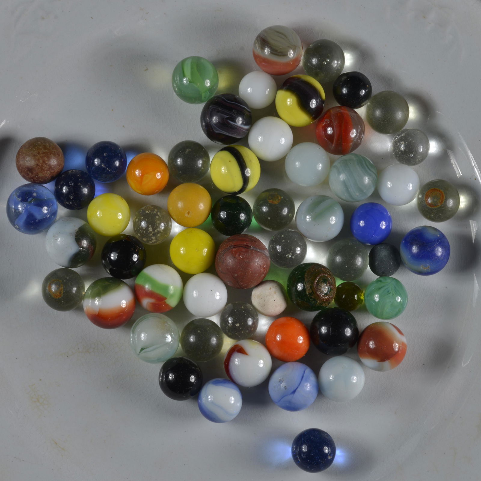 COLLECTION OF VINTAGE MARBLES: SEE PHOTOS