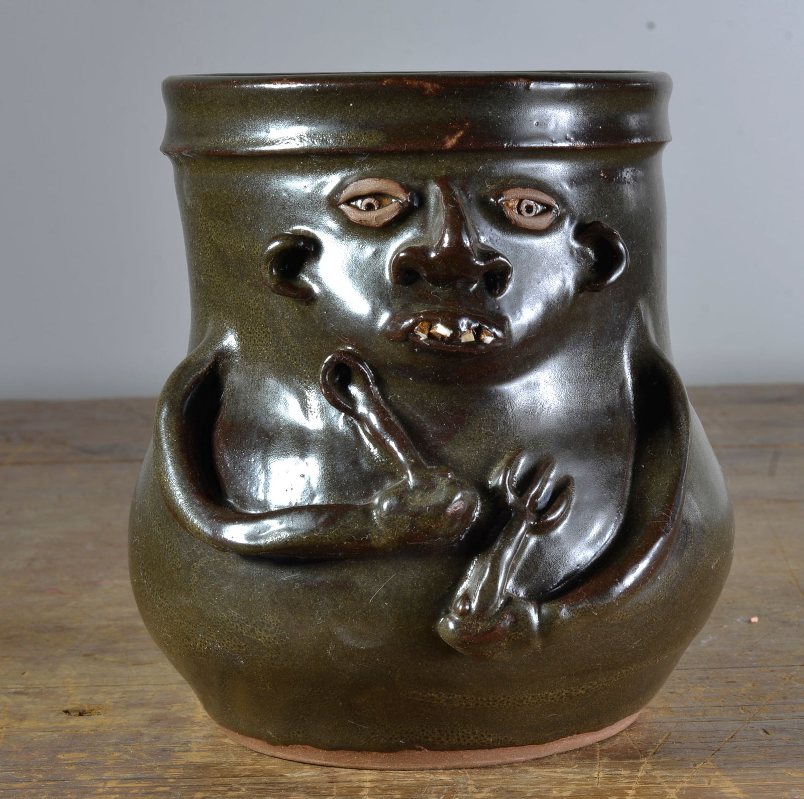 GREG PATTON TRAVELERS'S REST FACE CROCK (1 of 3)