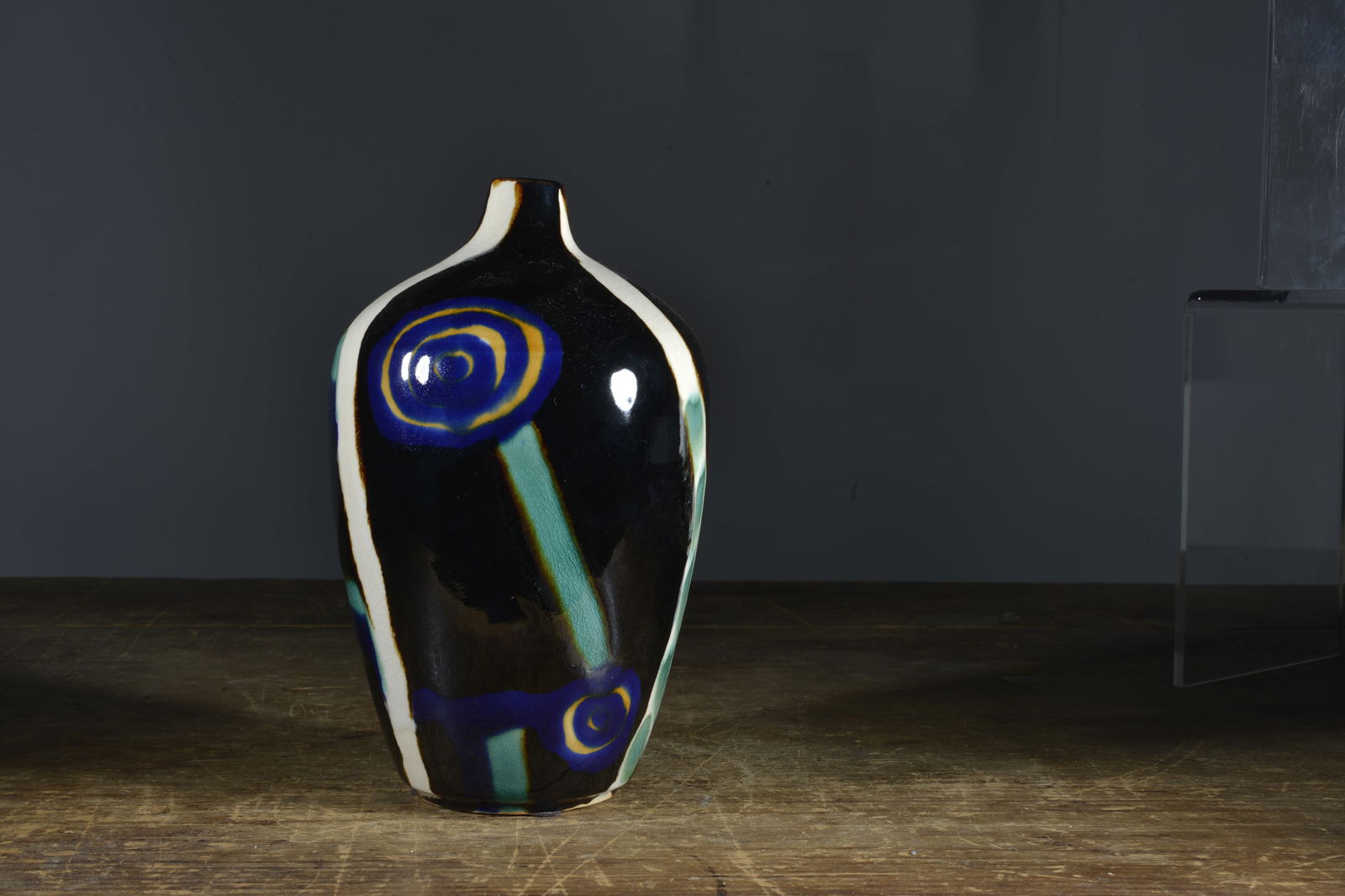 CONTEMPORARY ASIAN VASE (1 of 3)