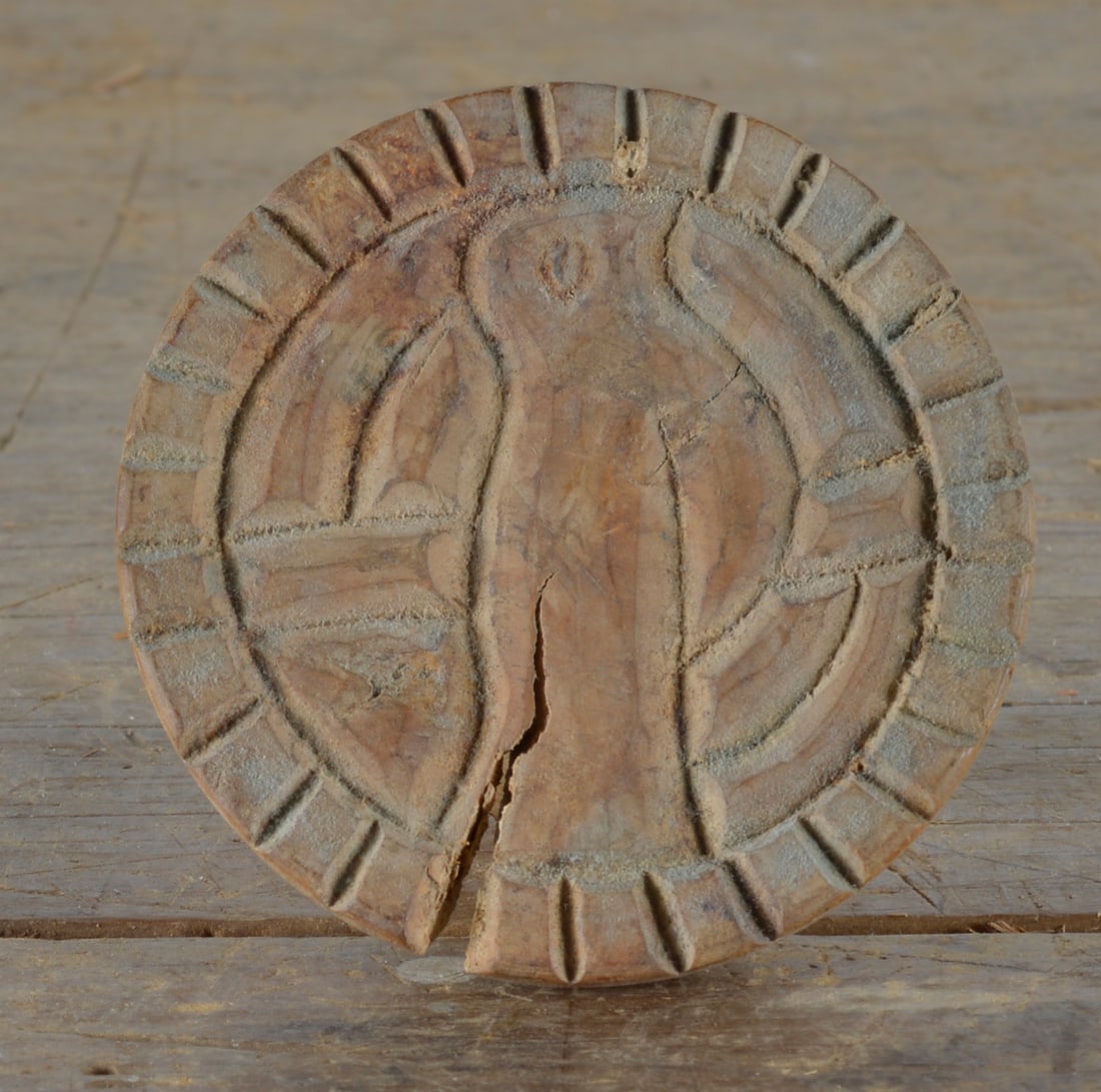 PRIMITIVE ROUND WOODEN POTTERY MOLD (1 of 2)