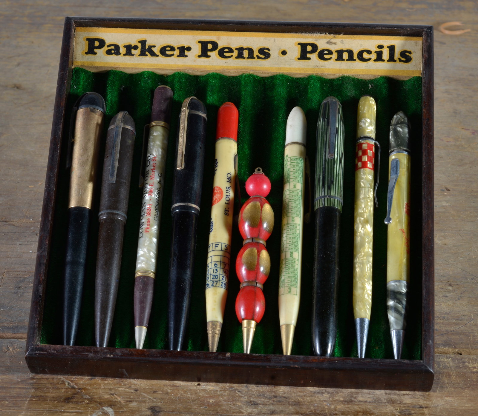 PARKER PENS PENCILS  WOODEN DISPLAY & MISC. PENS (1 of 2)