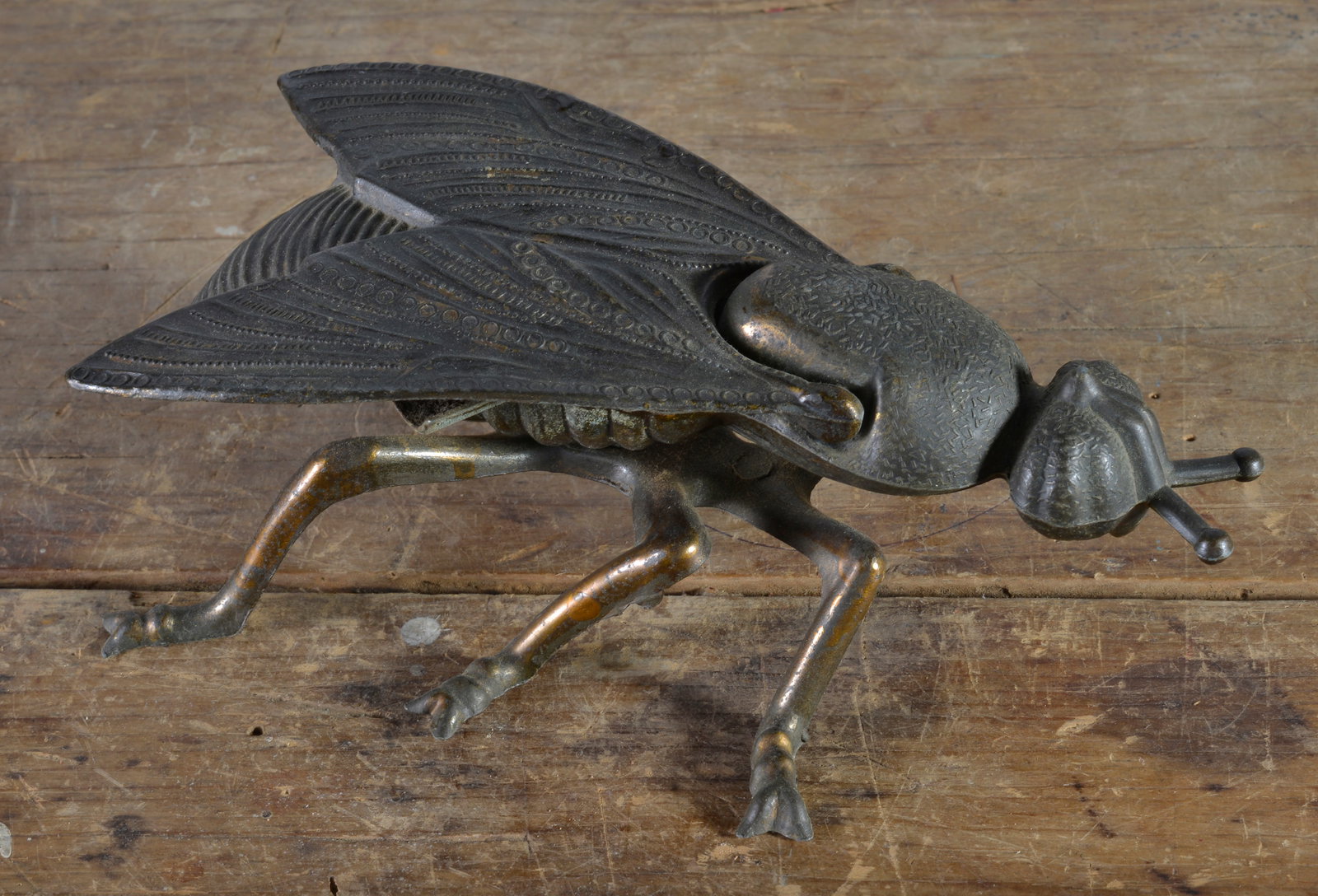 FIGURAL METAL ASH TRAY (1 of 2)