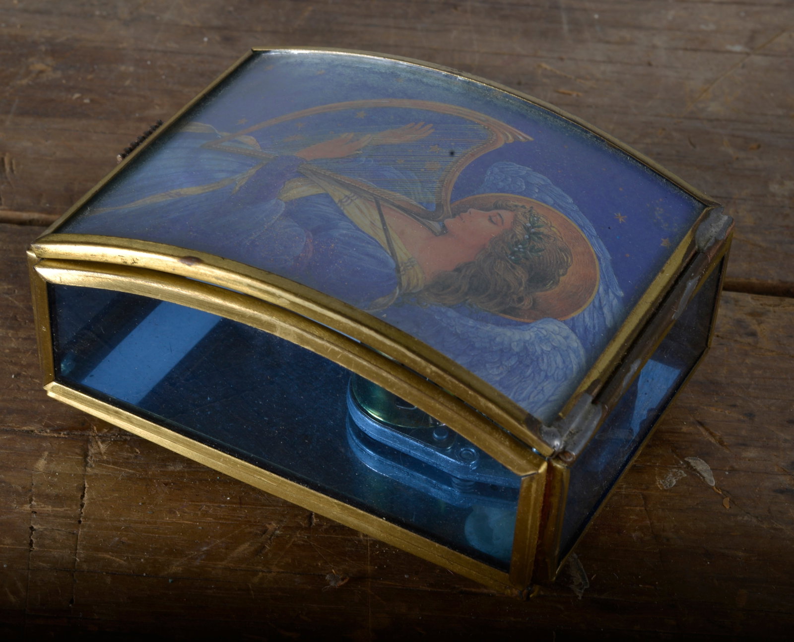 Music Box: all items are what the picture describes. Condition varies please see photos. ALL SALES ARE FINAL. Most of these items we can ship in house and we will have shiping in the invoice. Not responsible for