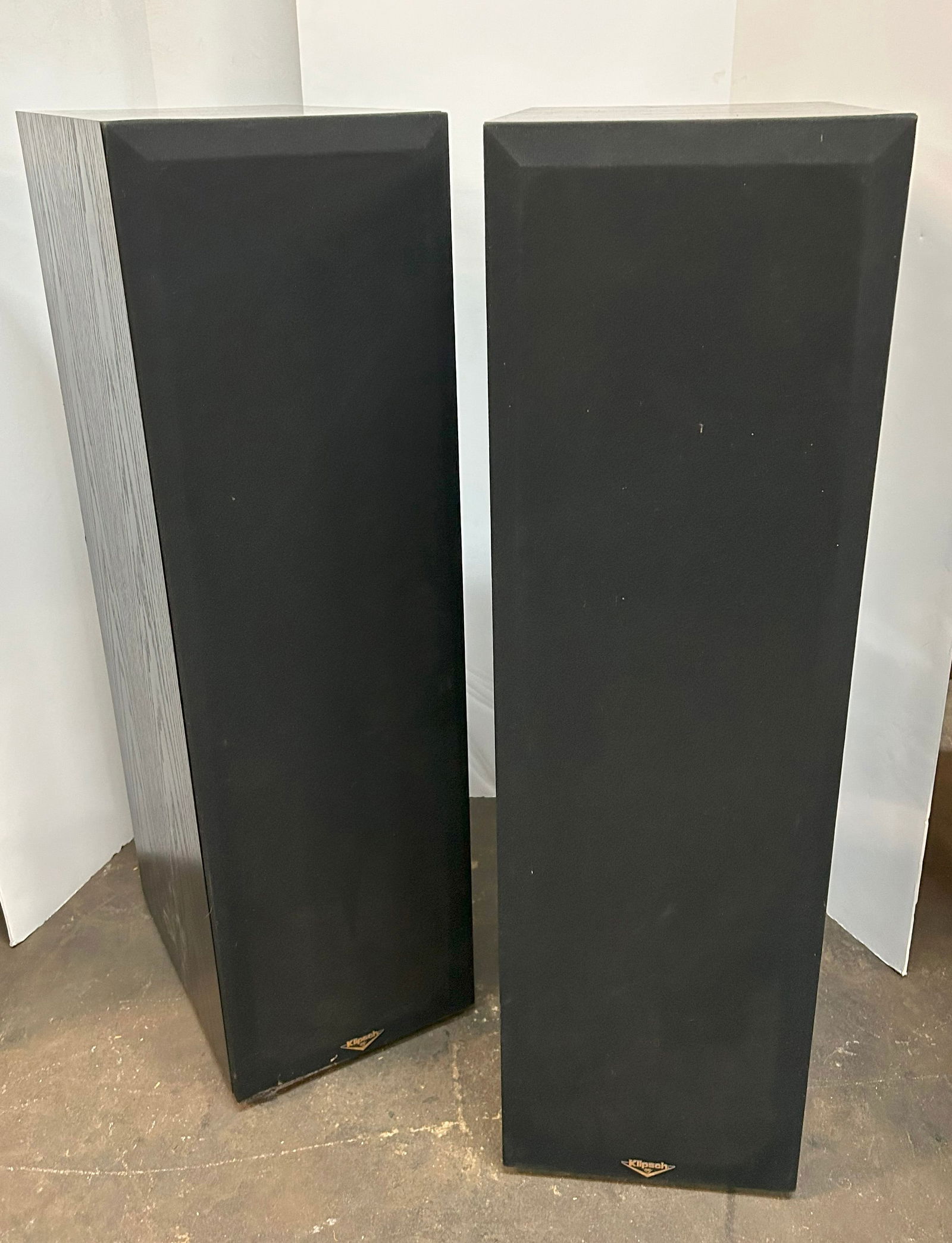 KLIPSCH LARGE STEREO SPEAKERS (1 of 2)