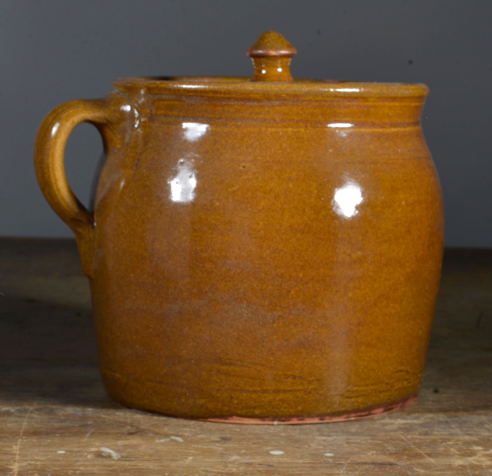 Browns Pottery Liddid Jar: 7" H see photos for details. If the pottery has defects we will announce in the listing. All items are sold as is where is no returns or refunds. Most of these items can be shipped in house. If Shippi