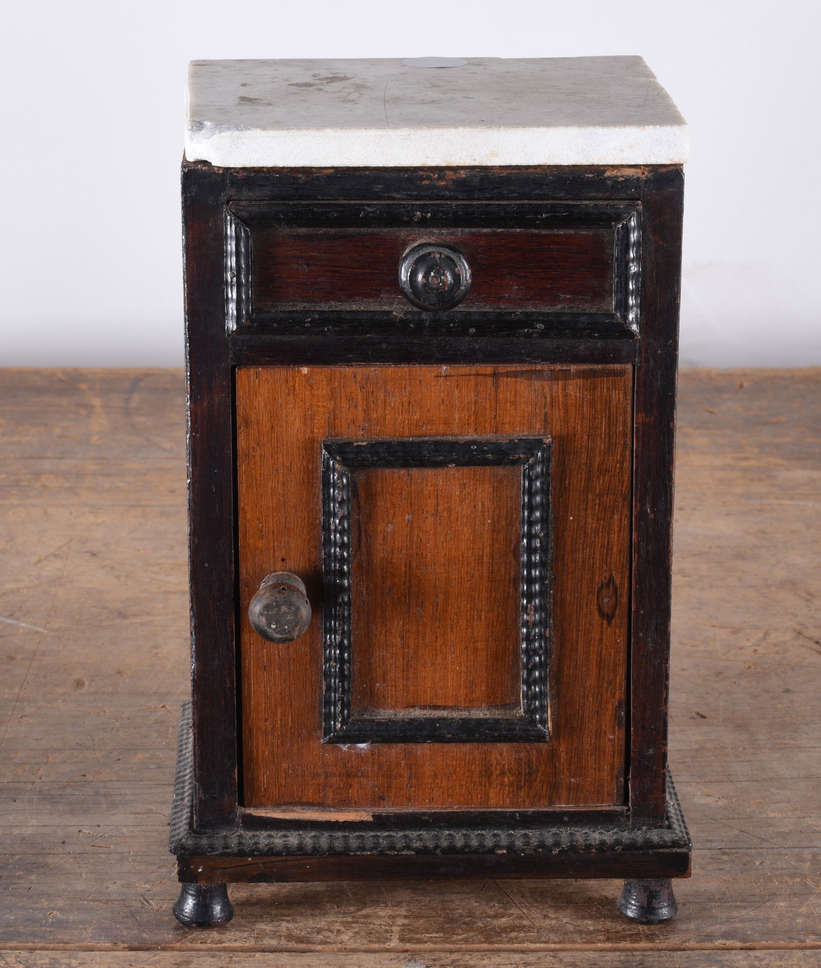 salesman sample victorian furniture (1 of 1)