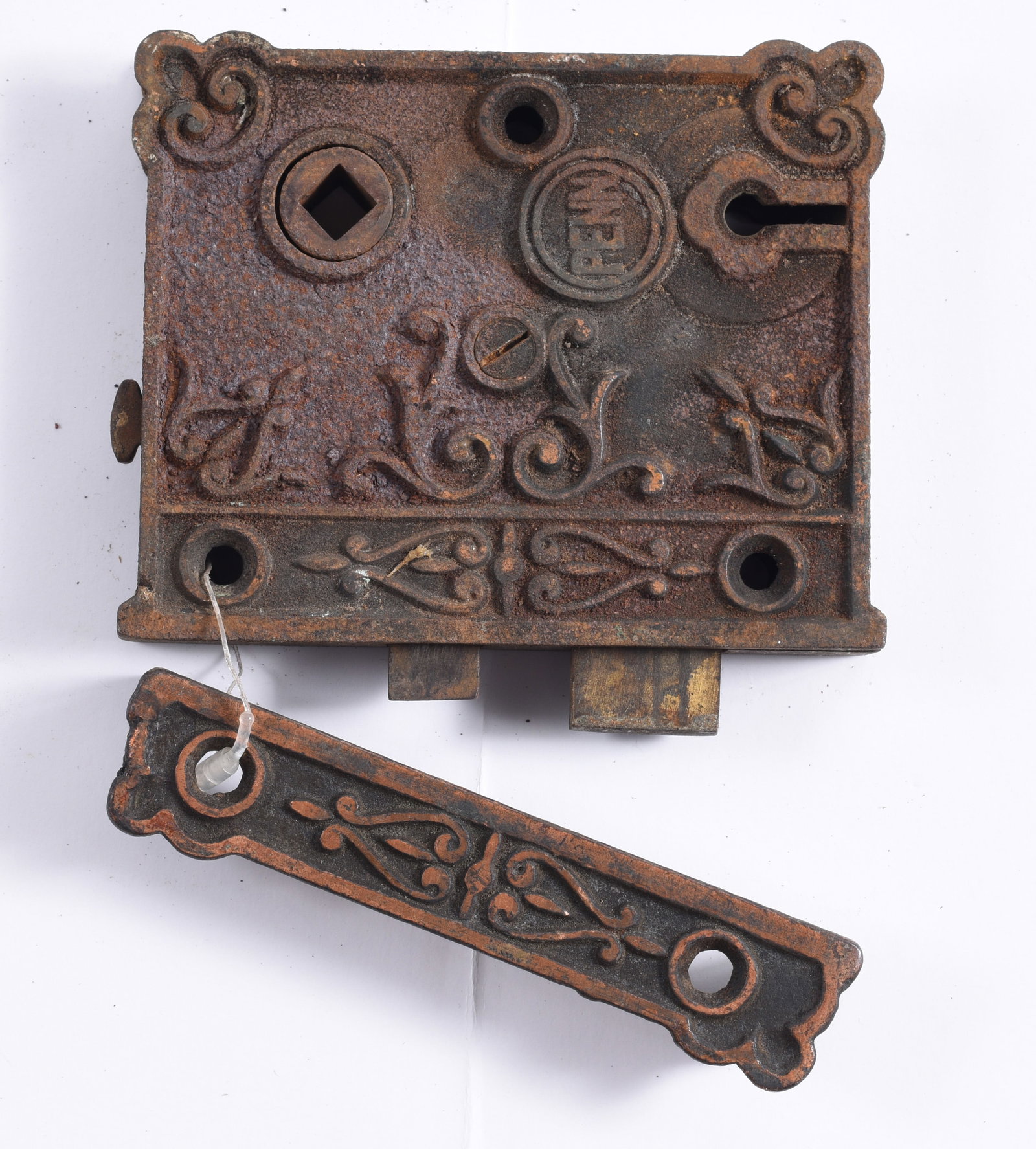 antique hardware door knob, pulls, accents: all items are sold as is. We will combine shipping on multiple lots. If you see it in the picture that’s what your buying. Look at the pictures good no refunds all sales are final.
