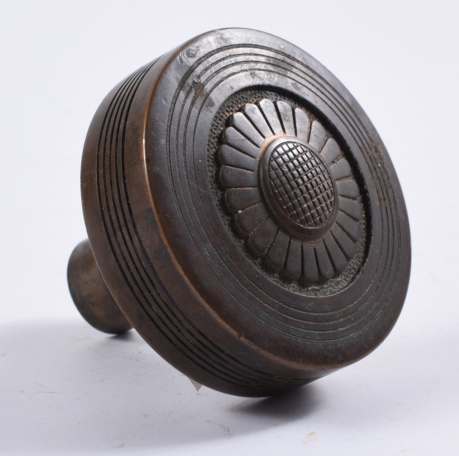 antique hardware door knob, pulls, accents: all items are sold as is. We will combine shipping on multiple lots. If you see it in the picture that’s what your buying. Look at the pictures good no refunds all sales are final.