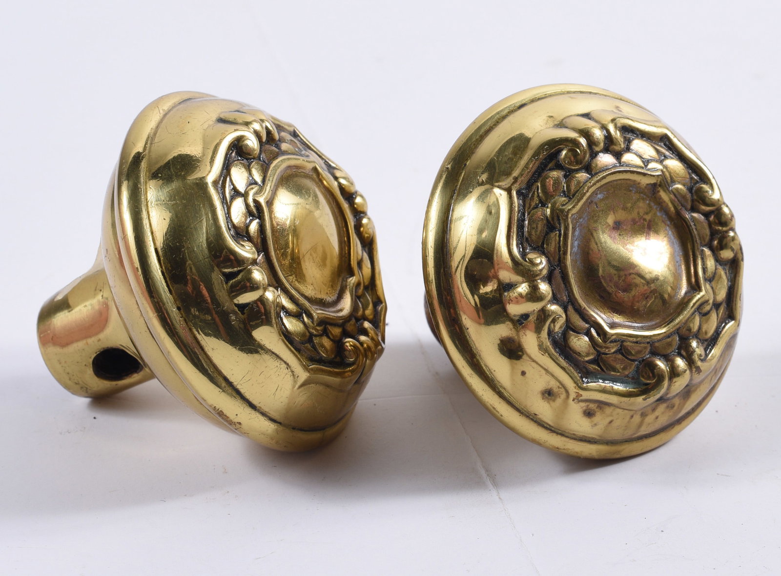 antique hardware door knob, pulls, accents: all items are sold as is. We will combine shipping on multiple lots. If you see it in the picture that’s what your buying. Look at the pictures good no refunds all sales are final.