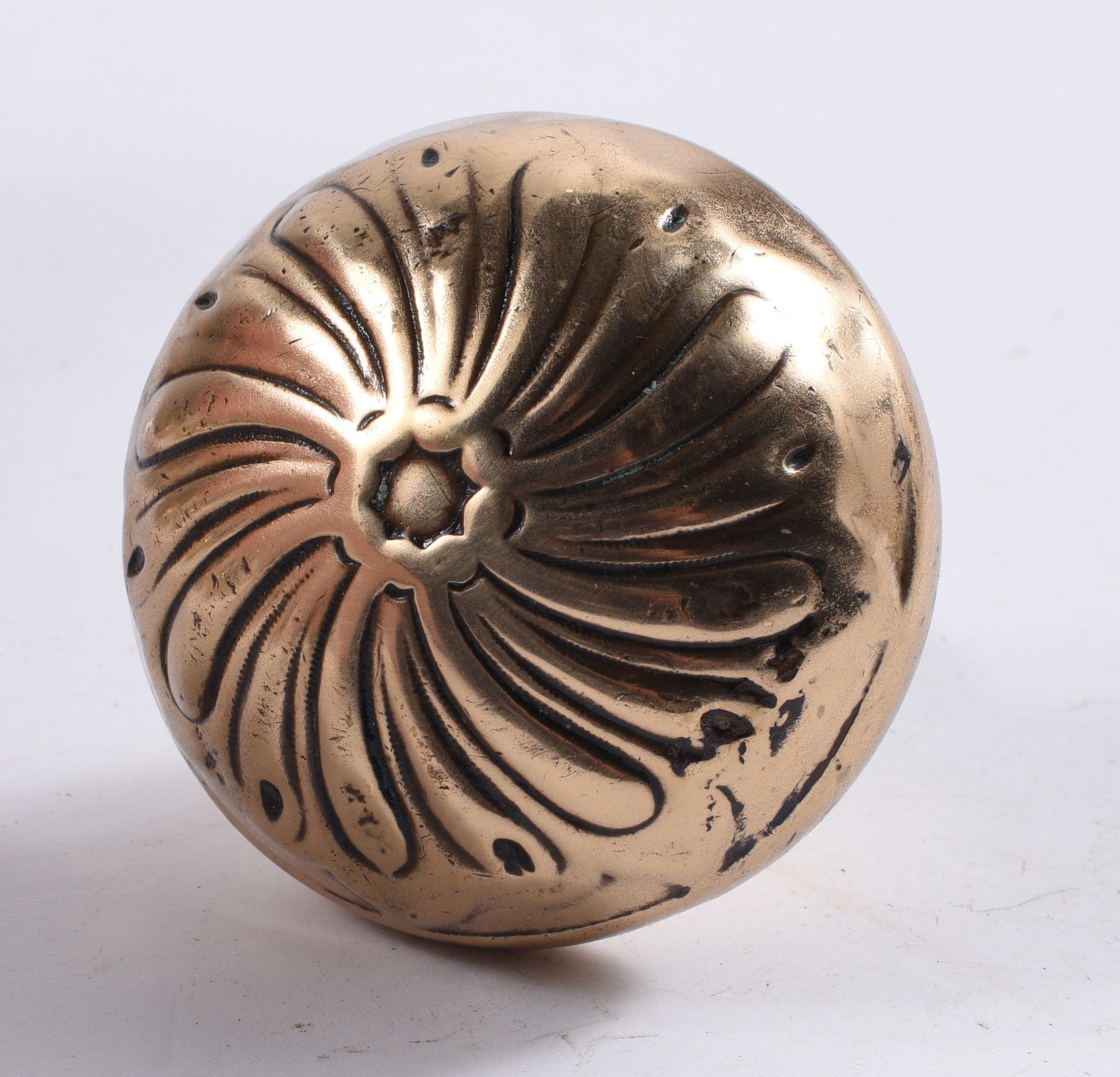 antique hardware door knob, pulls, accents: all items are sold as is. We will combine shipping on multiple lots. If you see it in the picture that’s what your buying. Look at the pictures good no refunds all sales are final.
