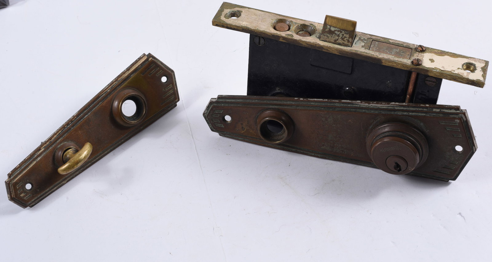 antique hardware door knob, pulls, accents: all items are sold as is. We will combine shipping on multiple lots. If you see it in the picture that’s what your buying. Look at the pictures good no refunds all sales are final.