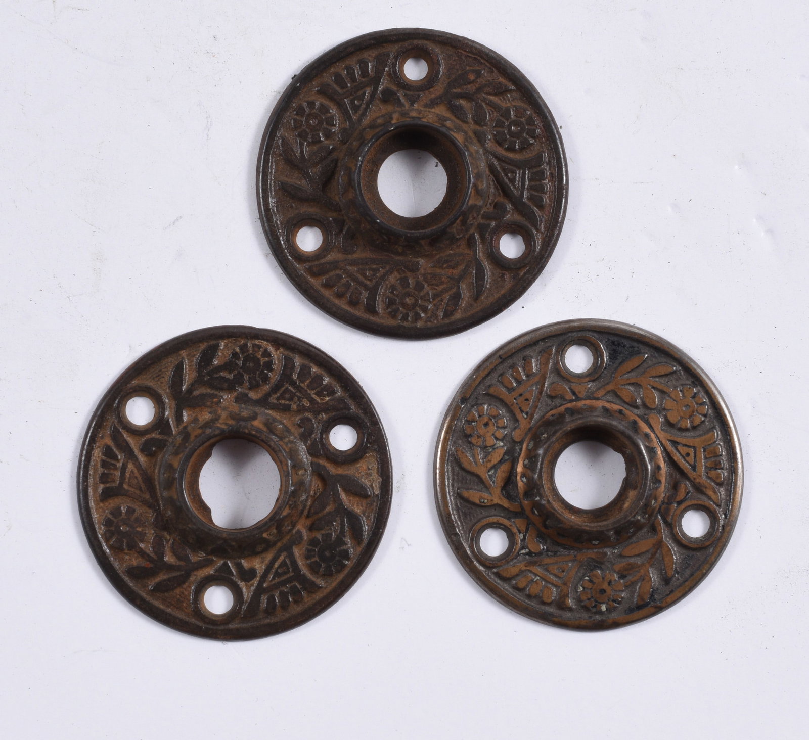 antique hardware door knob, pulls, accents: all items are sold as is. We will combine shipping on multiple lots. If you see it in the picture that’s what your buying. Look at the pictures good no refunds all sales are final.