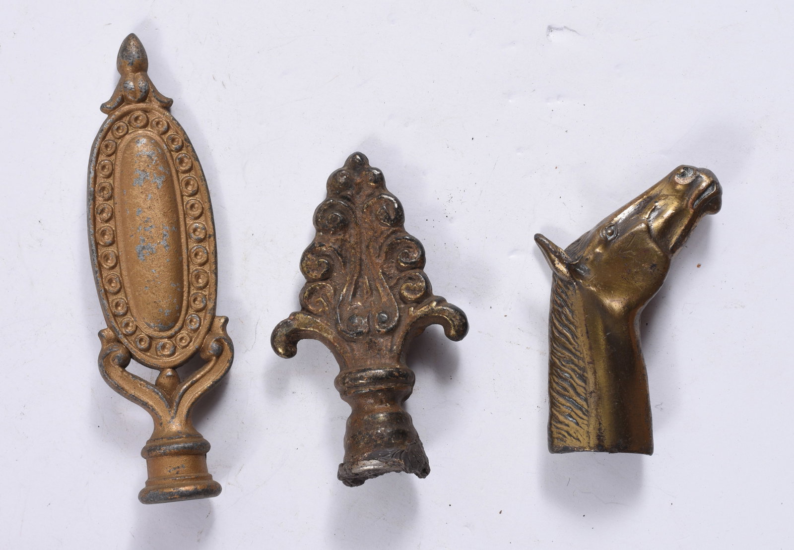 antique hardware door knob, pulls, accents: all items are sold as is. We will combine shipping on multiple lots. If you see it in the picture that’s what your buying. Look at the pictures good no refunds all sales are final.