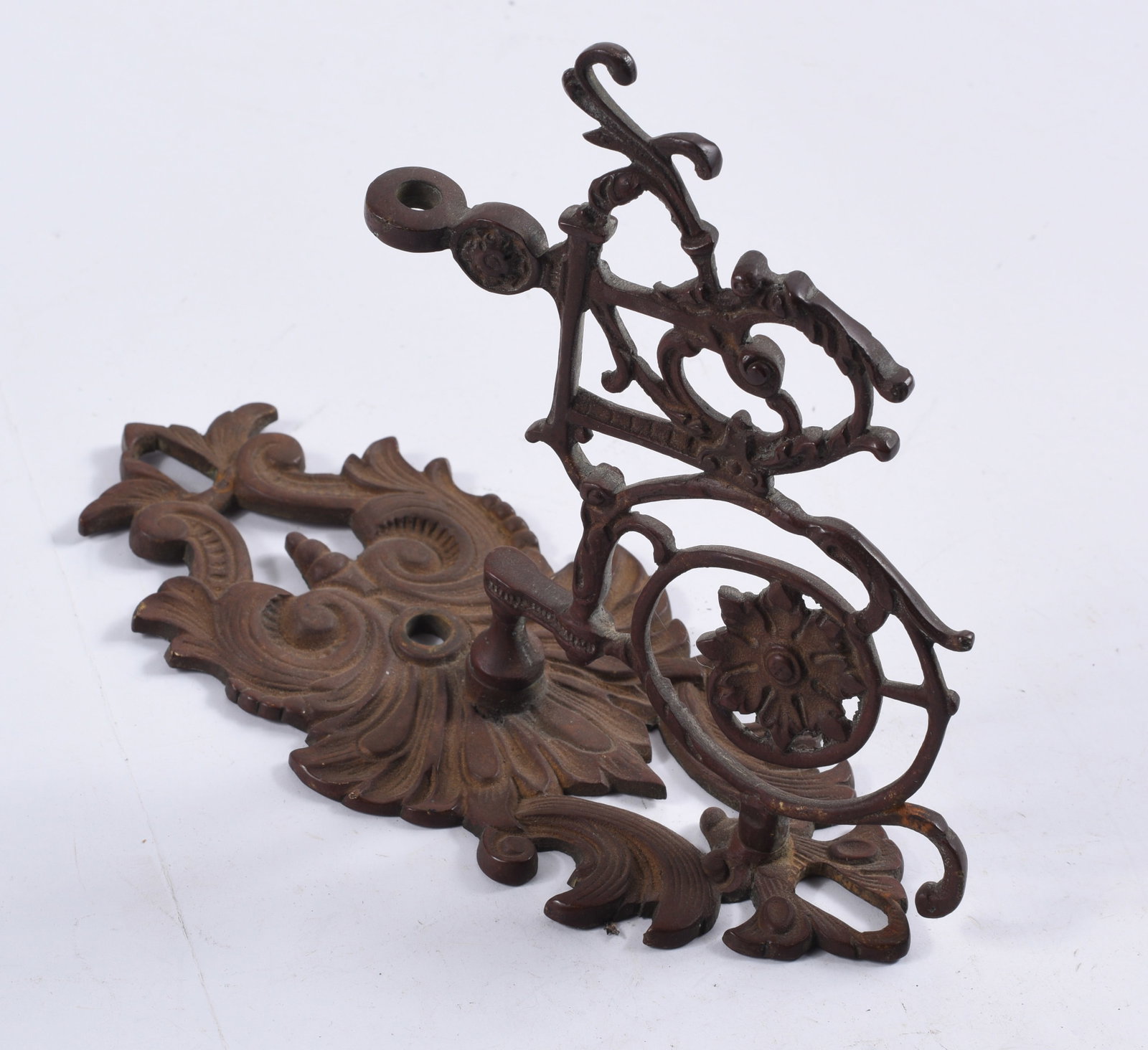 antique hardware door knob, pulls, accents: all items are sold as is. We will combine shipping on multiple lots. If you see it in the picture that’s what your buying. Look at the pictures good no refunds all sales are final.