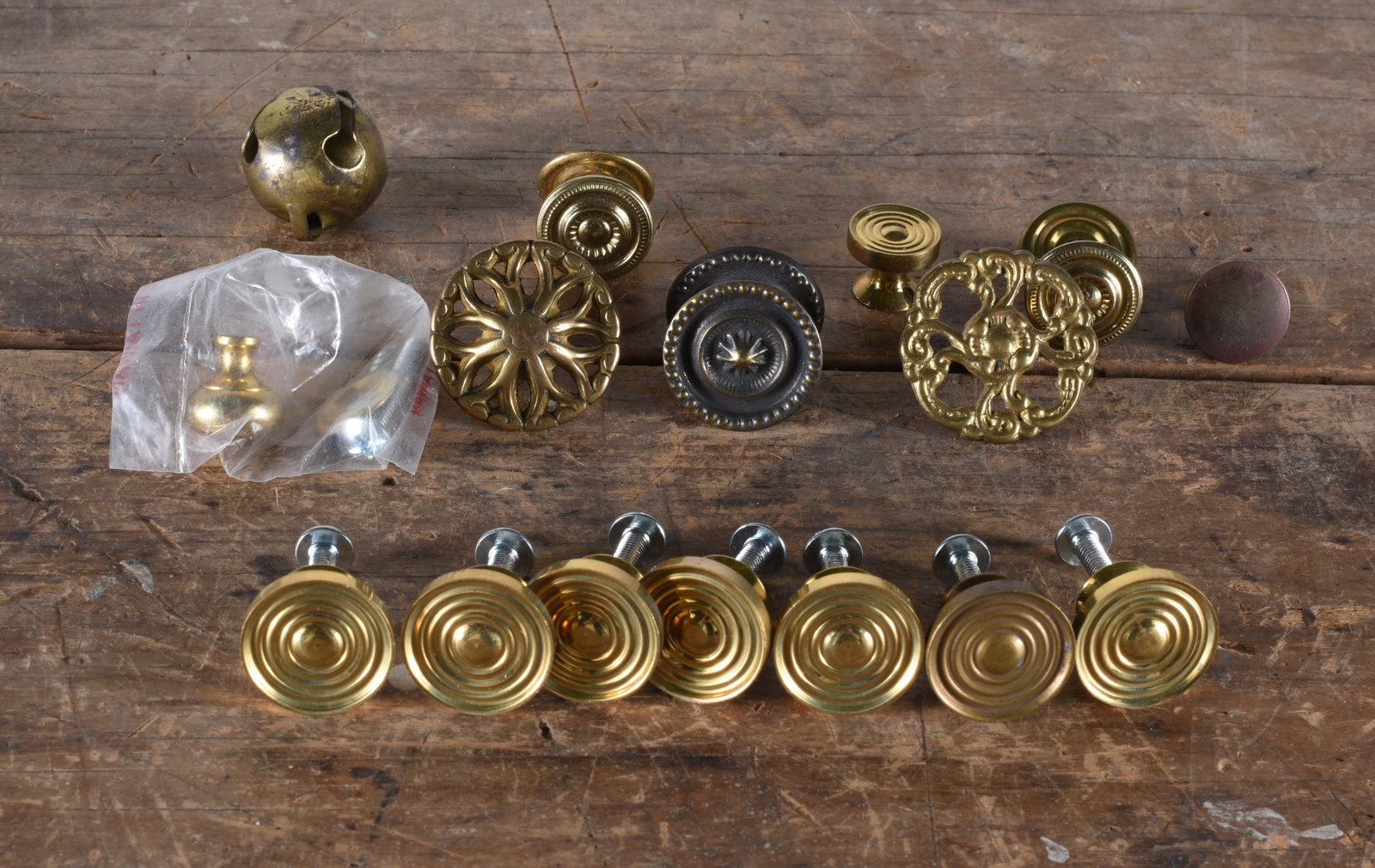 antique hardware door knob, pulls, accents: all items are sold as is. We will combine shipping on multiple lots. If you see it in the picture that’s what your buying. Look at the pictures good no refunds all sales are final.