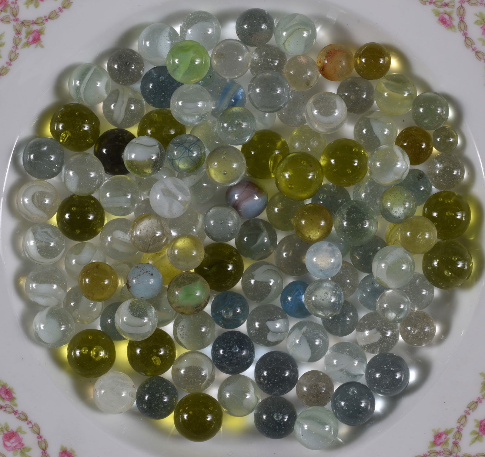 Antique Marbles, Marble Collection: all items are sold as is. We will combine shipping on multiple lots. If you see it in the picture that’s what your buying. Look at the pictures good no refunds all sales are final.
