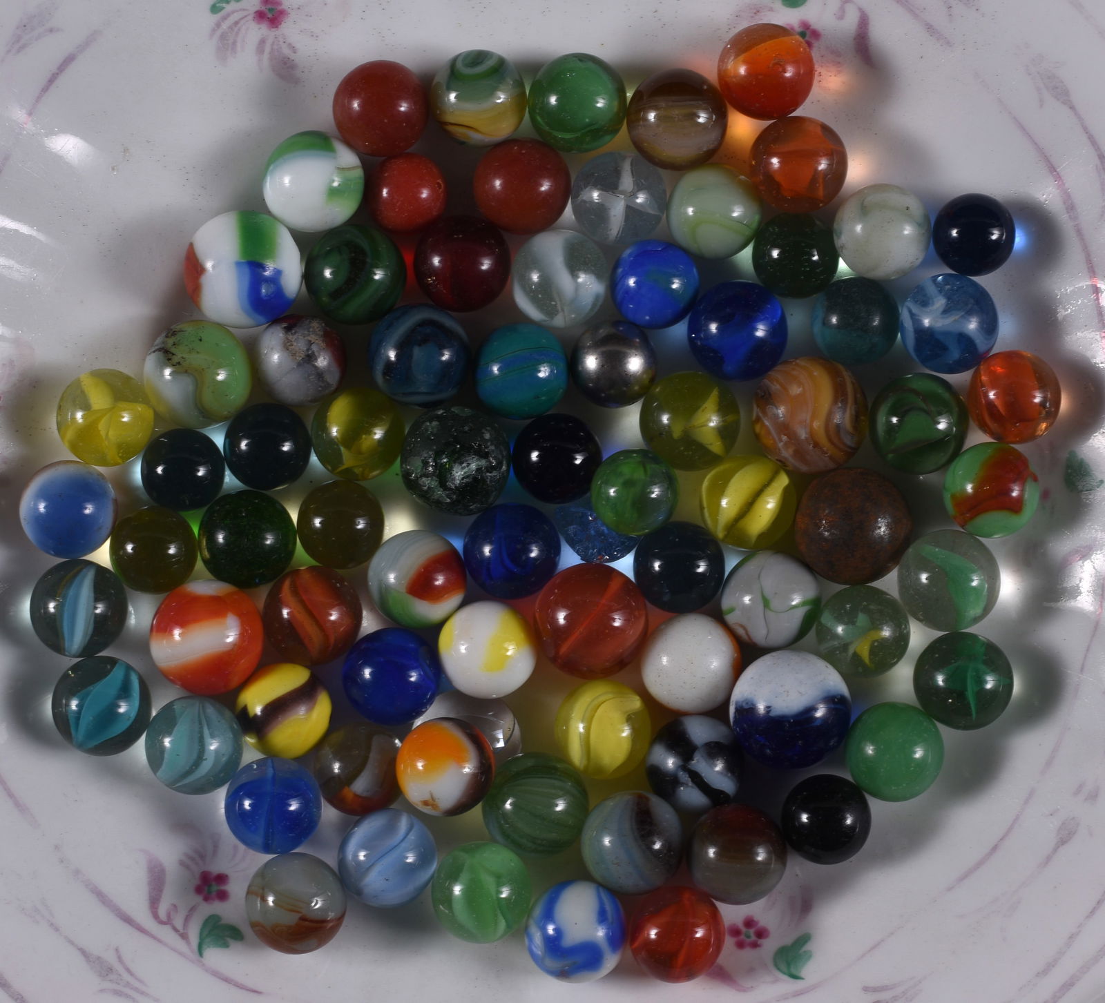 Antique Marbles, Marble Collection: all items are sold as is. We will combine shipping on multiple lots. If you see it in the picture that’s what your buying. Look at the pictures good no refunds all sales are final.