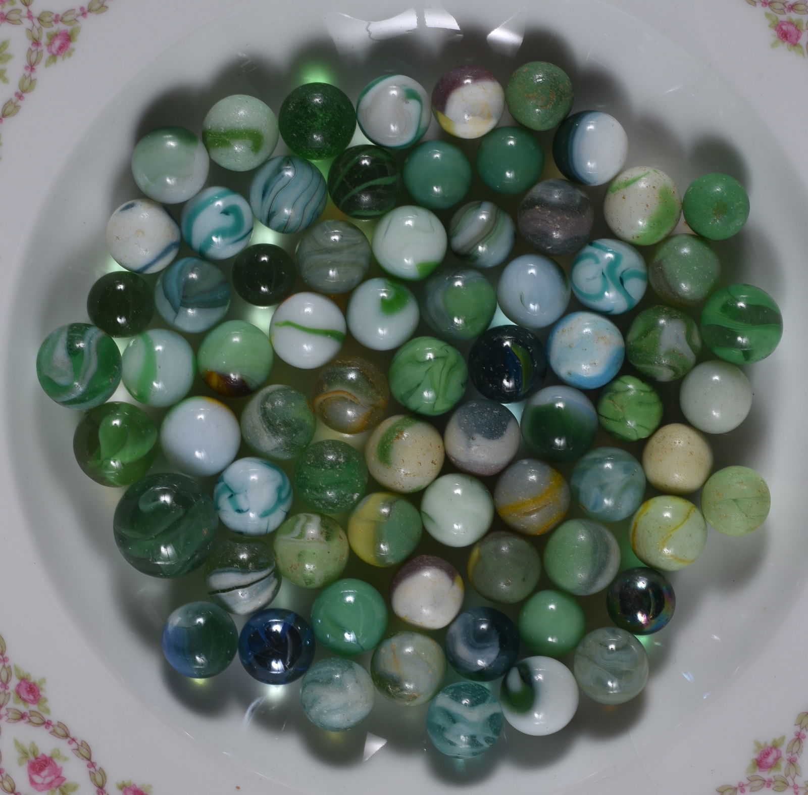 Antique Marbles, Marble Collection: all items are sold as is. We will combine shipping on multiple lots. If you see it in the picture that’s what your buying. Look at the pictures good no refunds all sales are final.