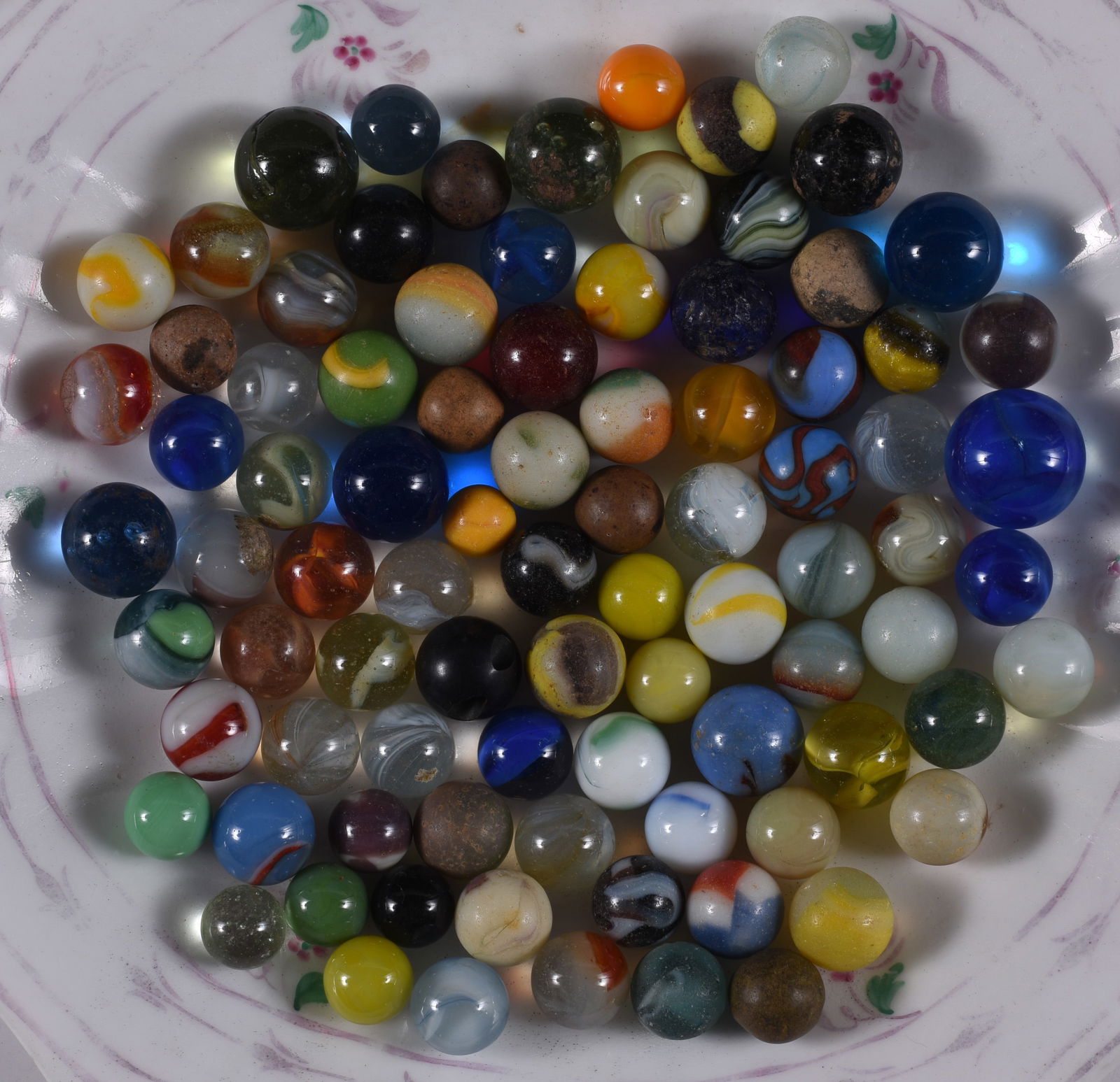 Antique Marbles, Marble Collection: all items are sold as is. We will combine shipping on multiple lots. If you see it in the picture that’s what your buying. Look at the pictures good no refunds all sales are final.