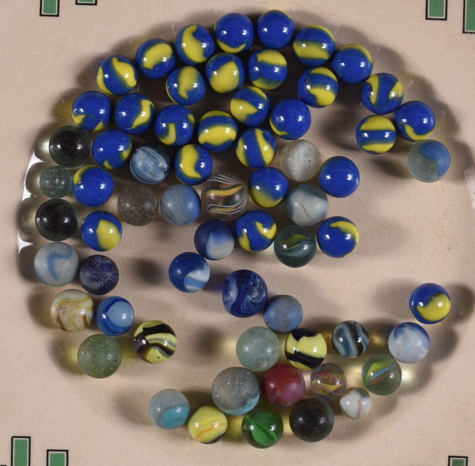 Antique Marbles, Marble Collection: all items are sold as is. We will combine shipping on multiple lots. If you see it in the picture that’s what your buying. Look at the pictures good no refunds all sales are final.