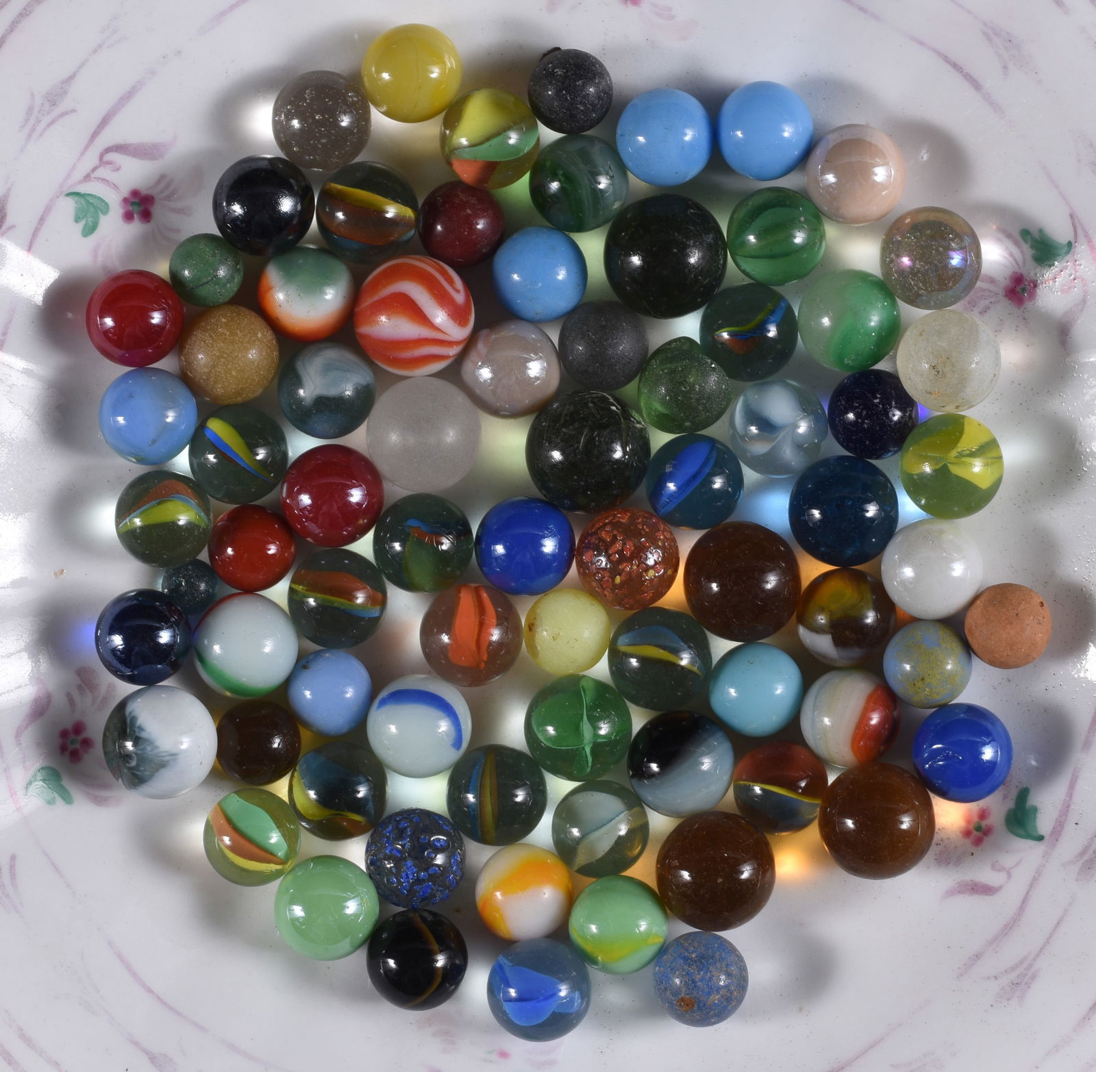 Antique Marbles, Marble Collection: all items are sold as is. We will combine shipping on multiple lots. If you see it in the picture that’s what your buying. Look at the pictures good no refunds all sales are final.