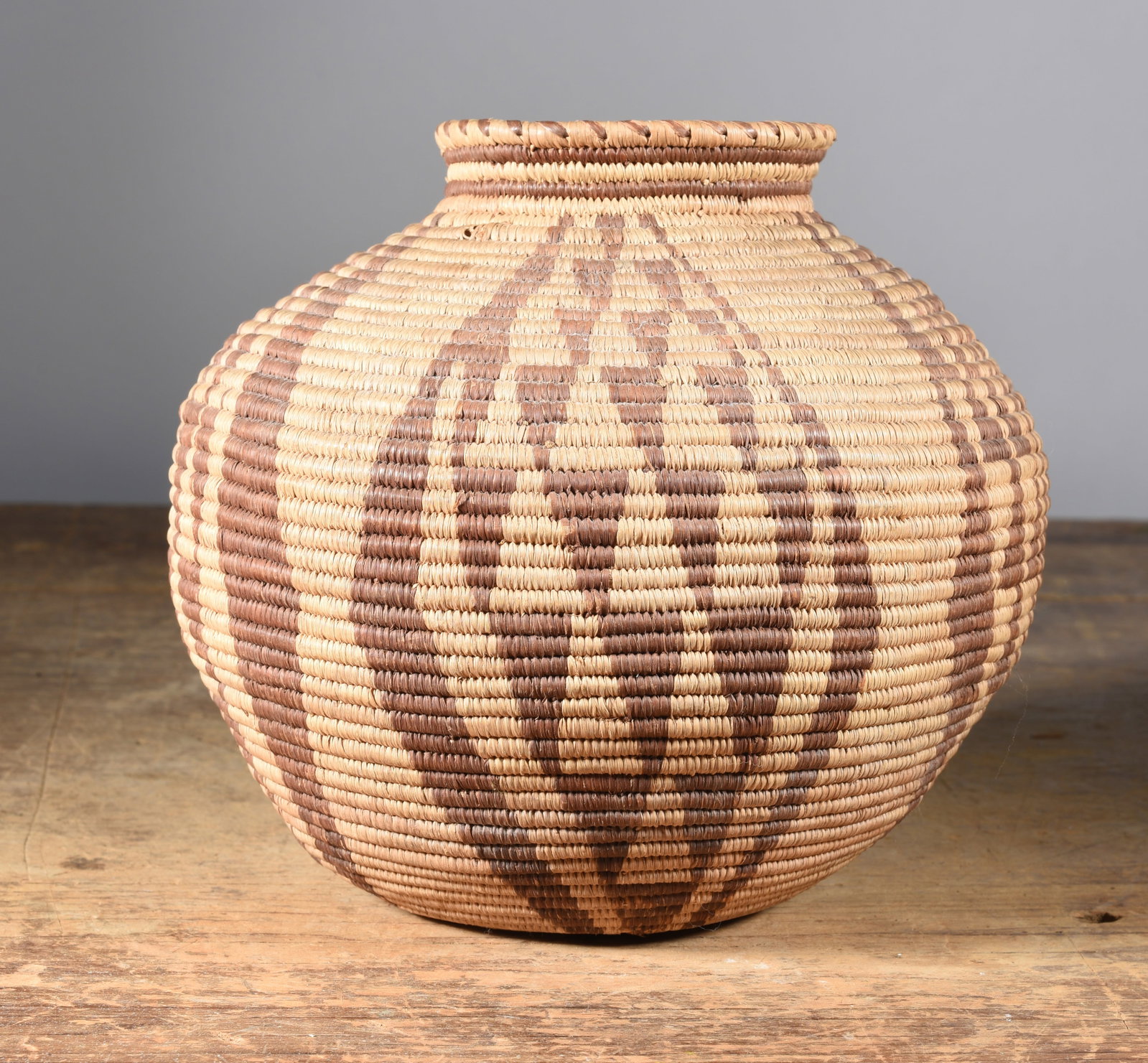 Soutwest Indian Basket: indian basket southewest origin 14"
