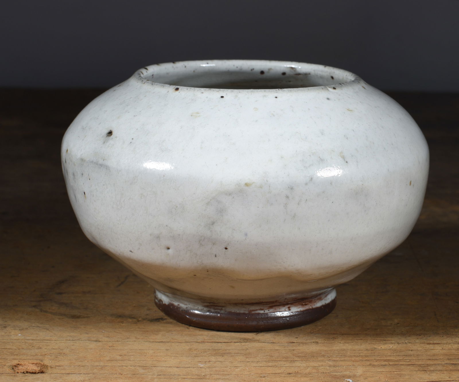 Early Jugtown White Chinese Slip Vase (1 of 3)