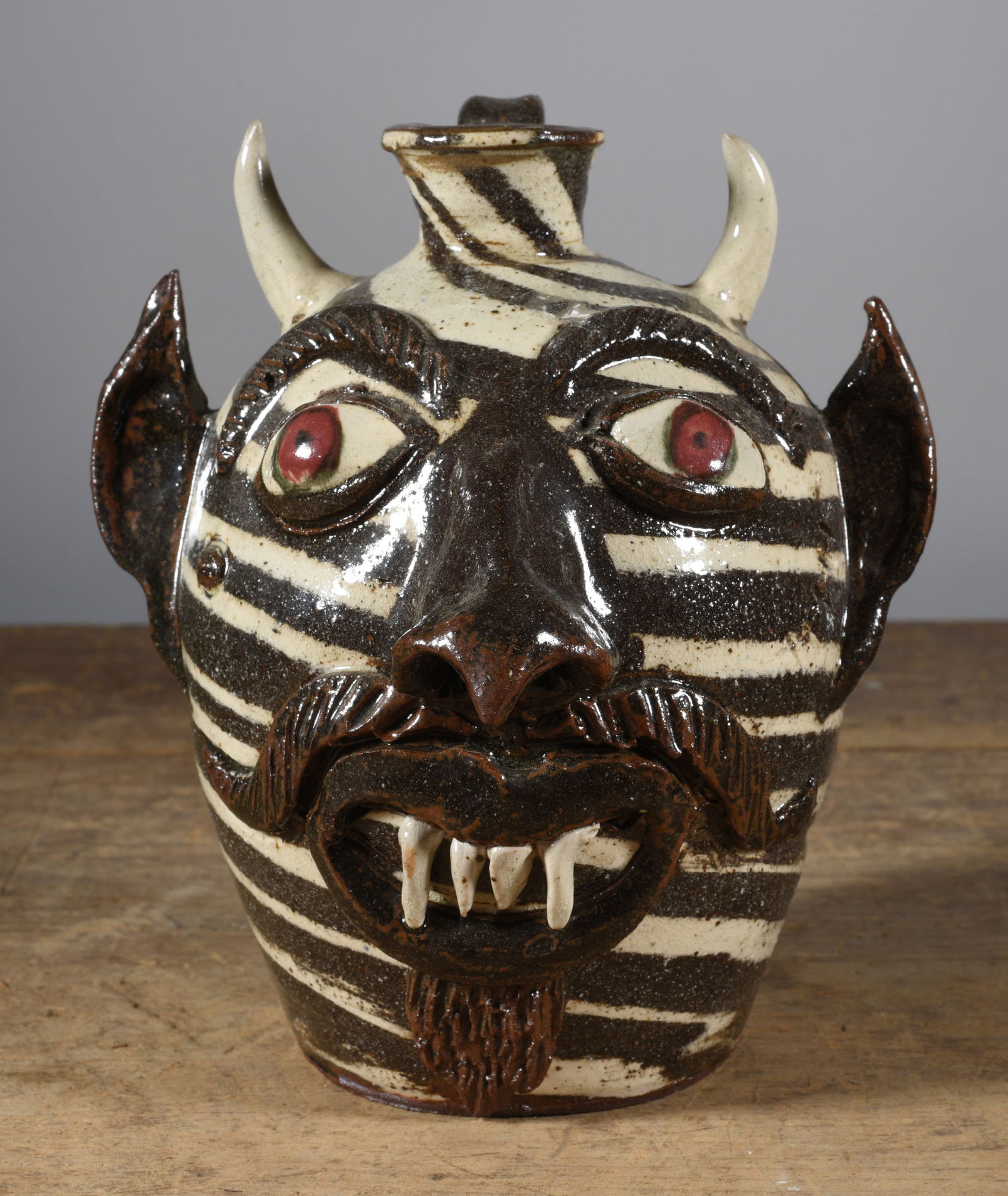 Albert Hodge swirl devil face jug (1 of 5)