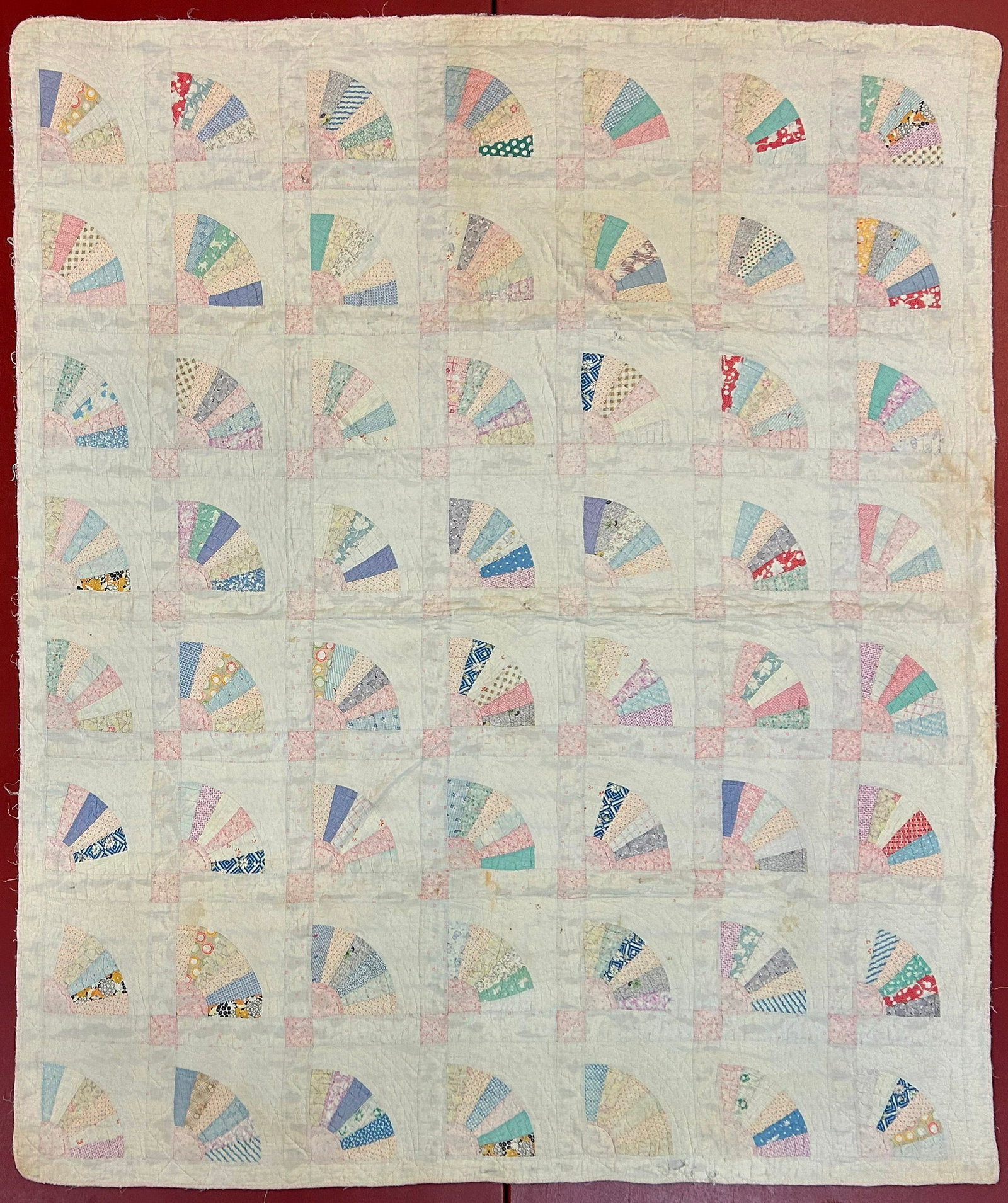 Antique American Textile Quilt: 74" x 84" American quilt from an estate, brought in by a door knock picker. All quilts have a little wear, some are worse than others, please use pictures as a guide to condition.