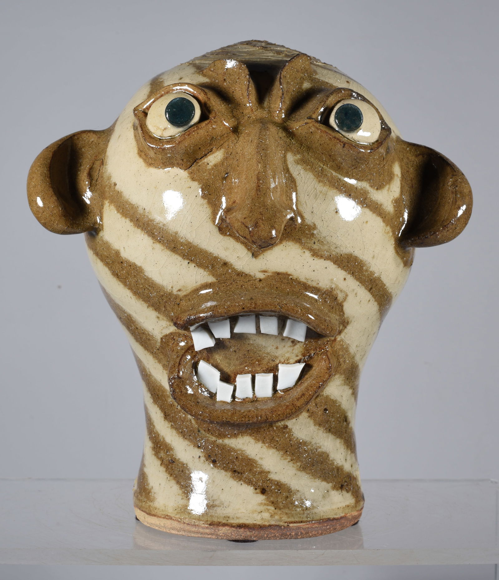 Gary Mitchel Swirl Pottery Wig Stand (1 of 5)