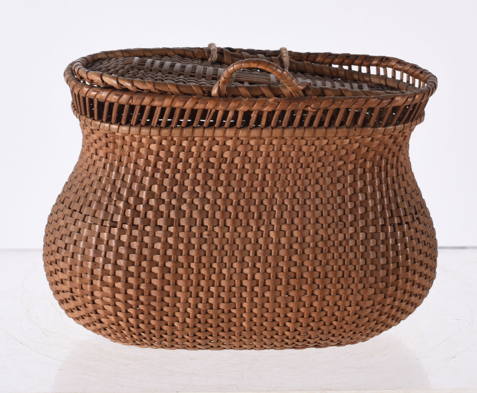 Small Nantucket Basket (1 of 4)