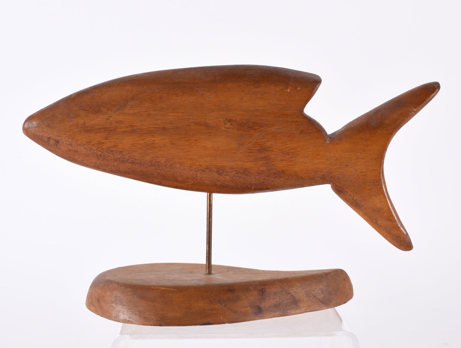 Primitive Wooden Carved Fish: 9" x 5.5" carved wood on base. Mid 20th century.