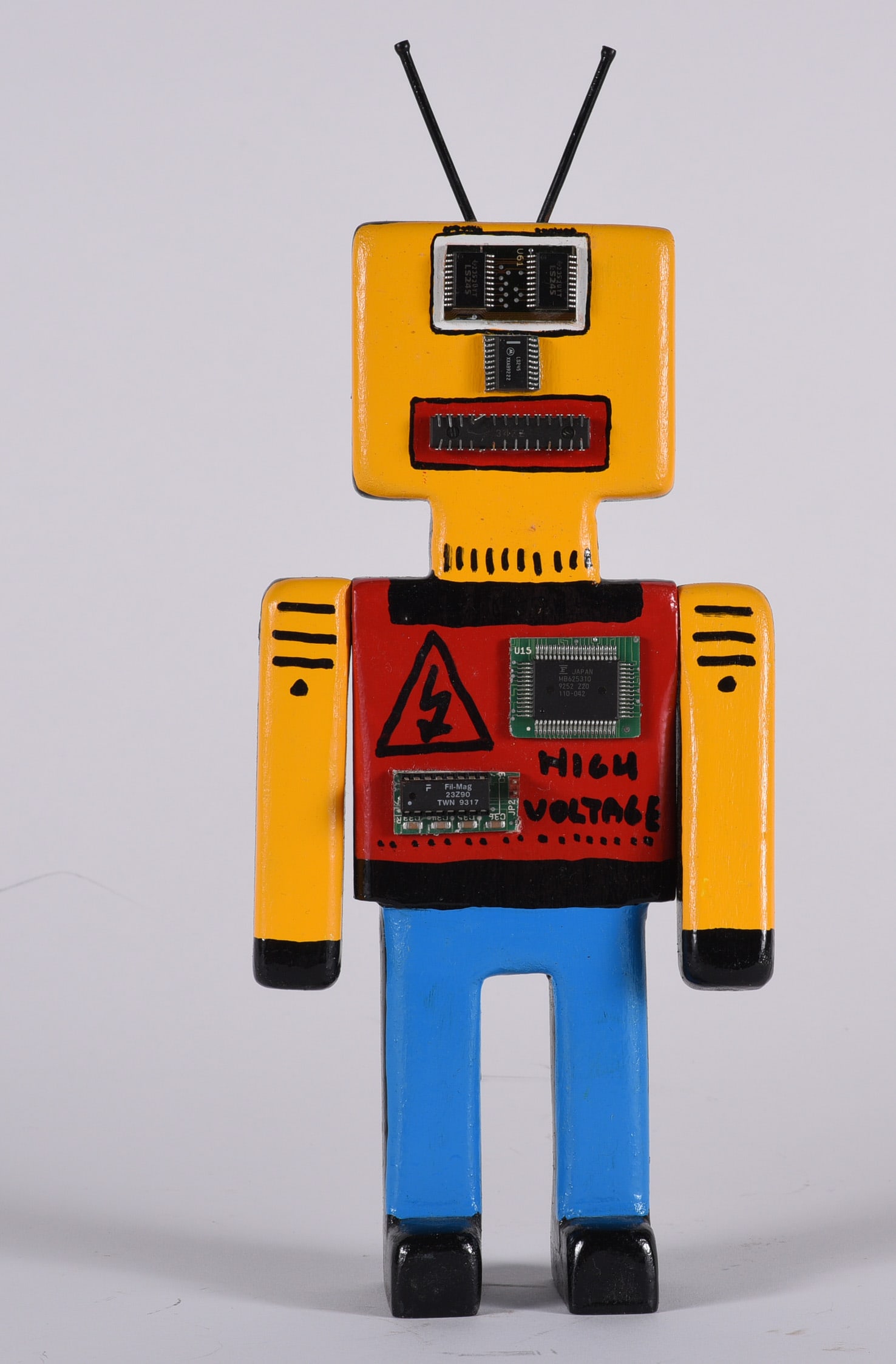 Larry Ballard Carved Robot (1 of 3)