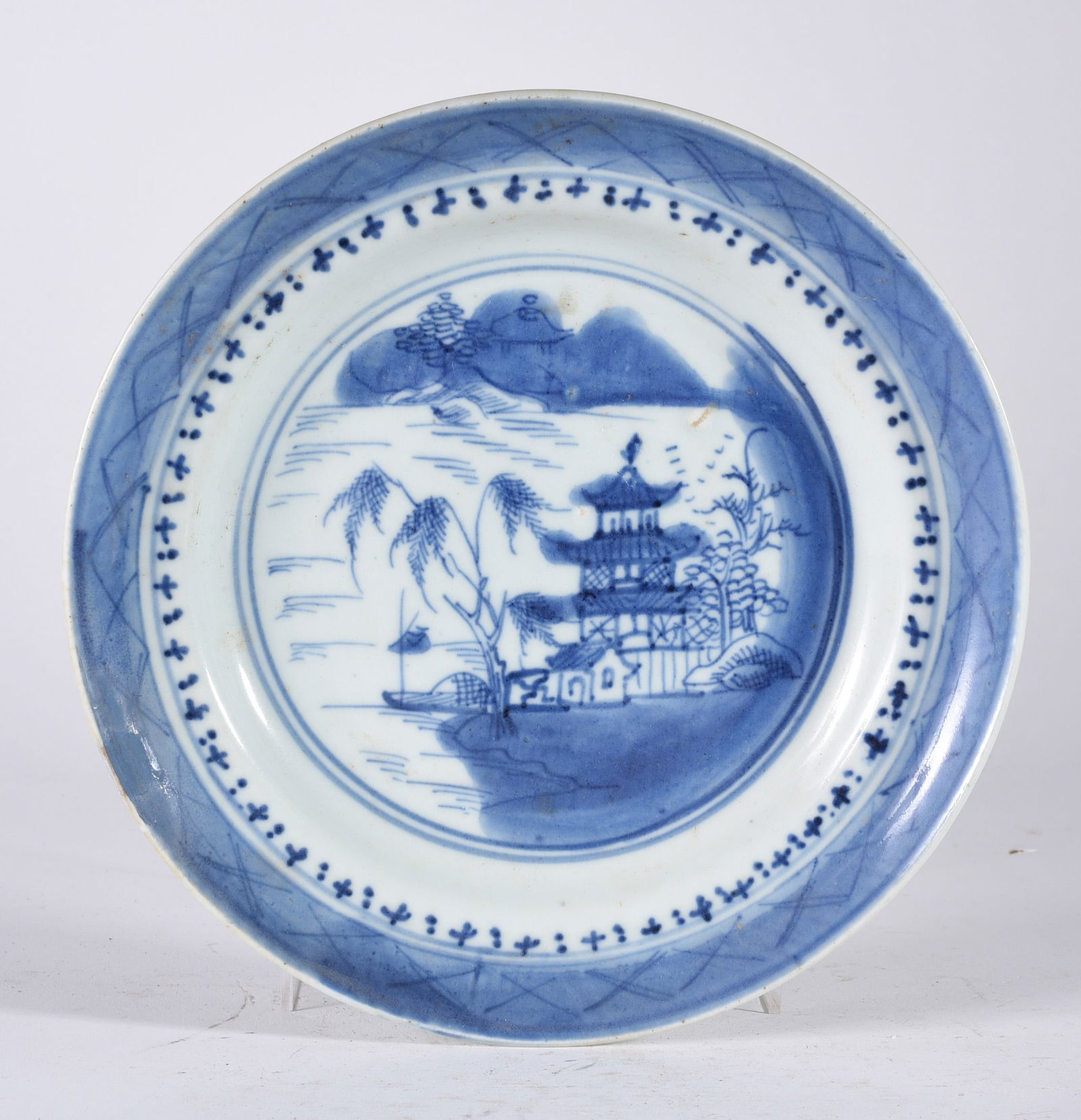 Chinese Export Plate: 8.5" antique chinese export. From the collection of Quincy Scarborough. See Photos for details.