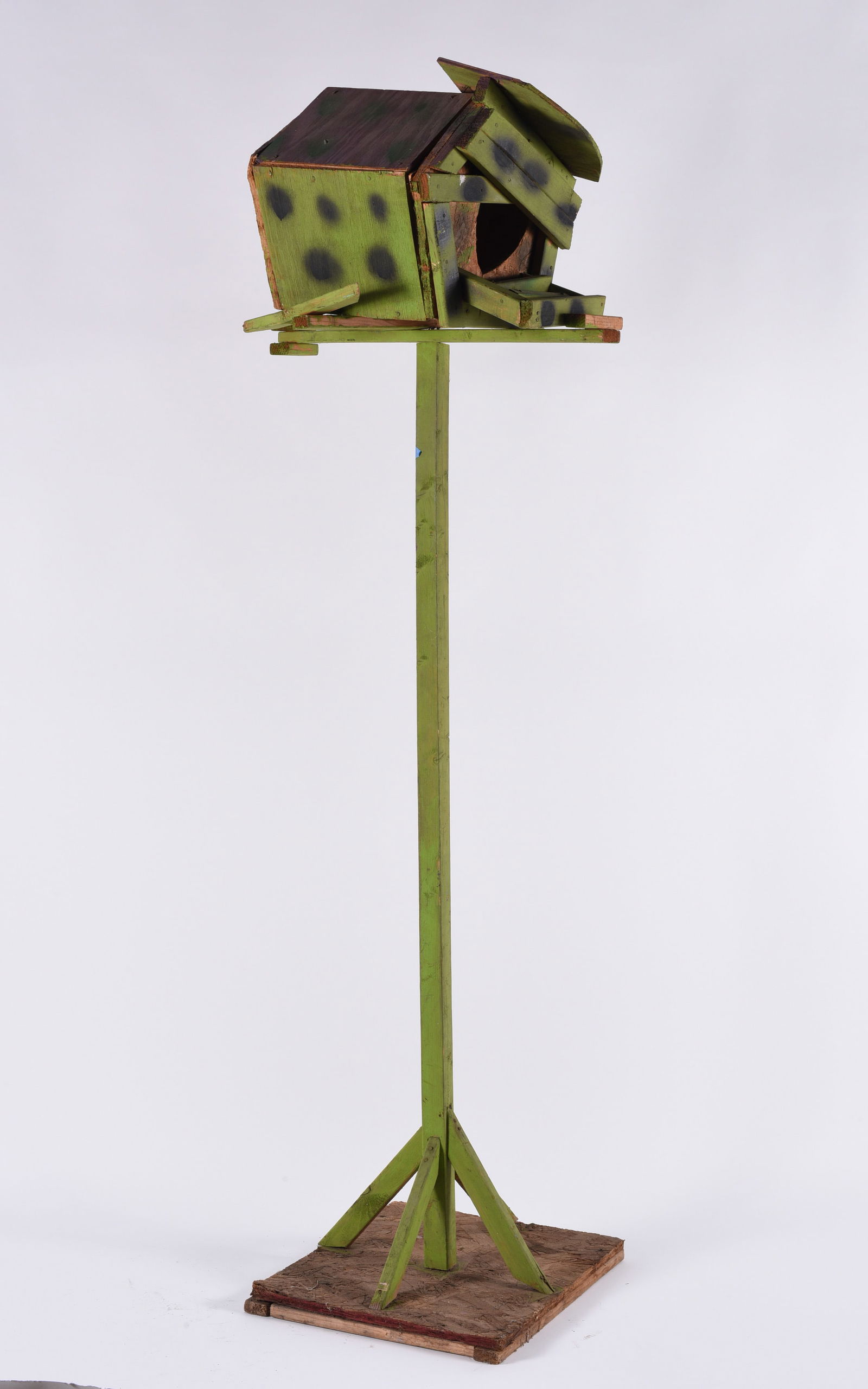 Willey Jinks Painted Bird House and Stand (1 of 7)