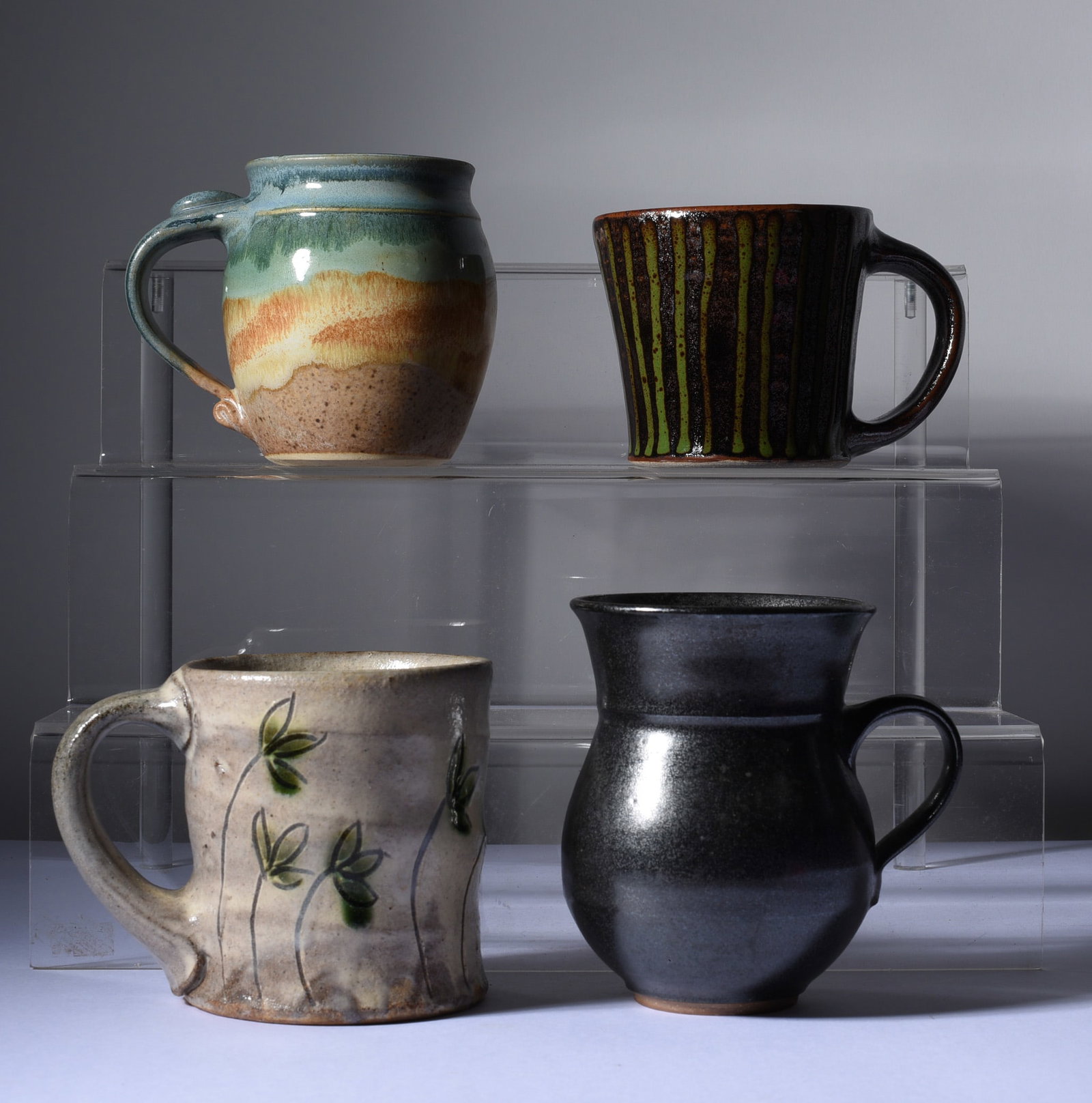 North Carolina Folk Pottery Mug: Average size 4", all pottery is from an estate and if it has issues we will note it else it is in fine condition. This collection comes from a single owner and they loved the pottery and the artist. M