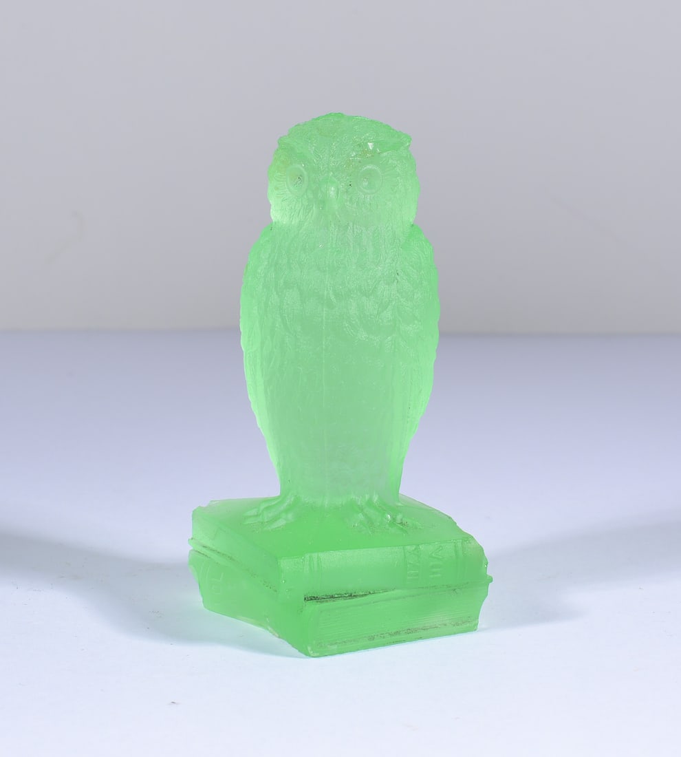 Jade Owl: 2.5" x 3.5" all items are from the Collection of Mary Wells. Antique collection and other collectibles. Please see photos for condition. Shipping will be done by a 3rd party shipping using live auctio