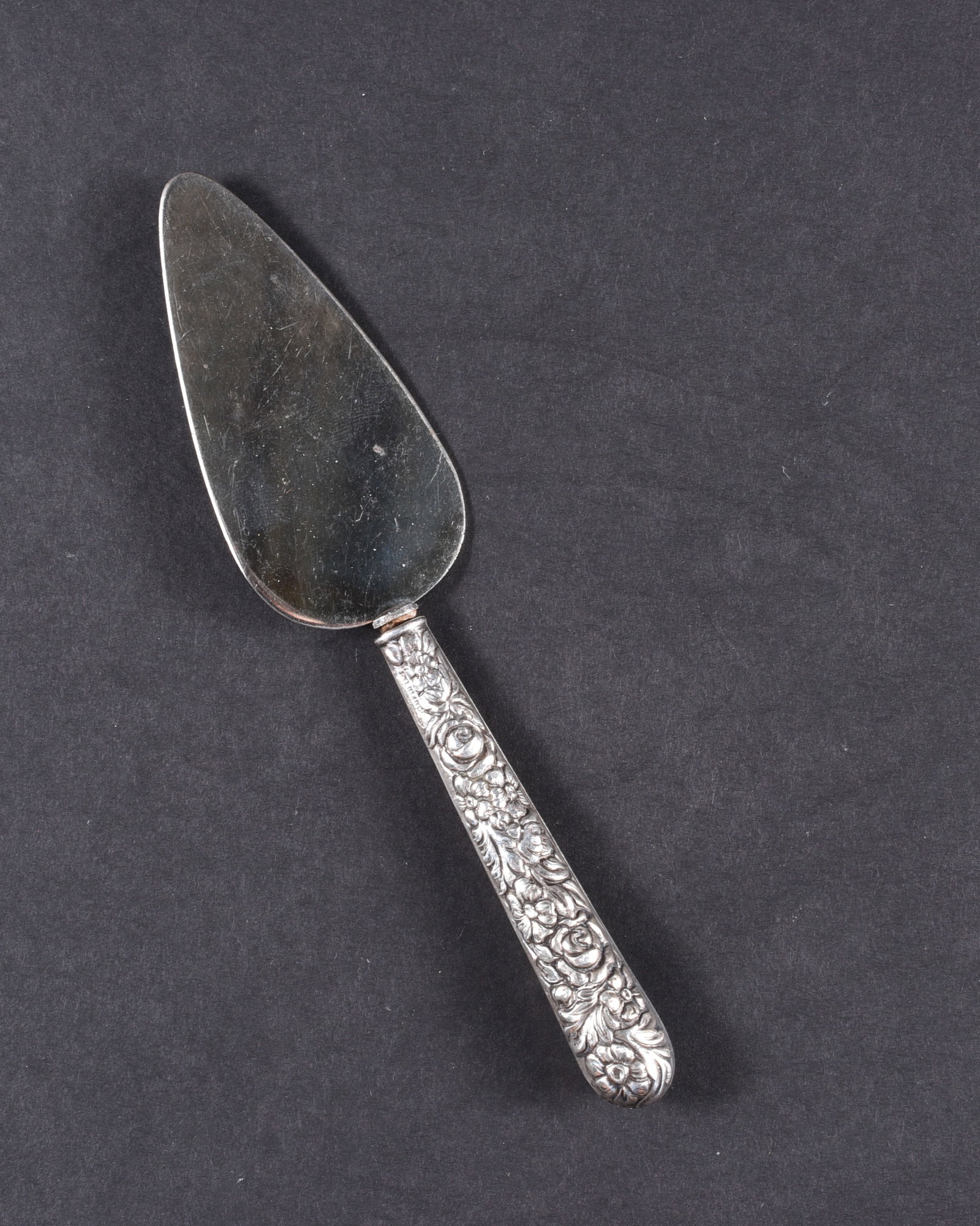 Sterling Handle Serving Piece (1 of 2)