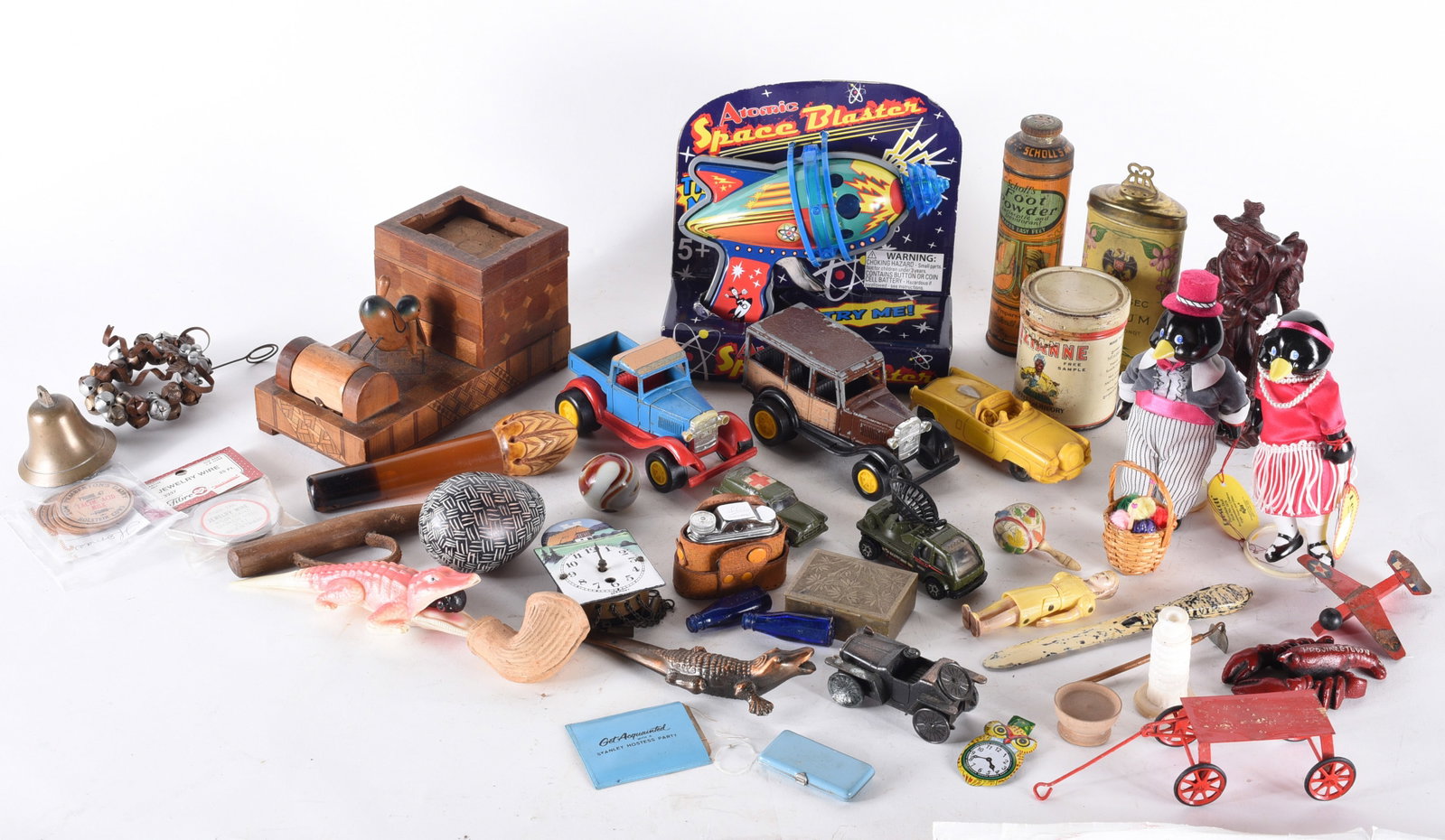 Vintage Collection of Toys and other: These items are part of the Mary Wells massive antique collection. All items are sold no reserve and shipped by a 3rd party. Pickups are free.