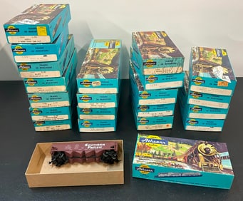 Vintage HO Scale Train Group