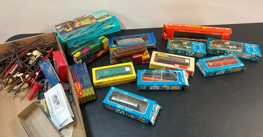 Vintage HO Scale Train Group