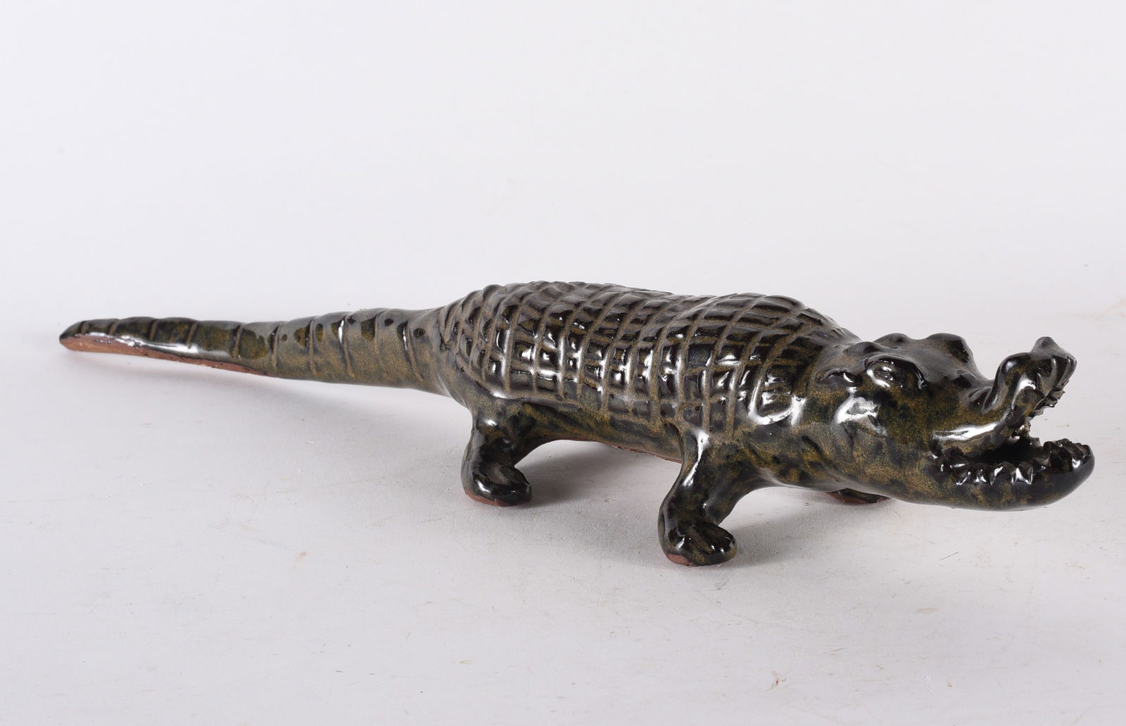 Charles Moore Jugtown Pottery Alligator (1 of 6)