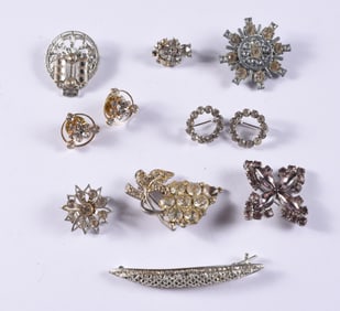 Vintage Jeweled Brooch Group
