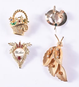 Vintage Brooch Group