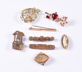 Vintage Brooch Group