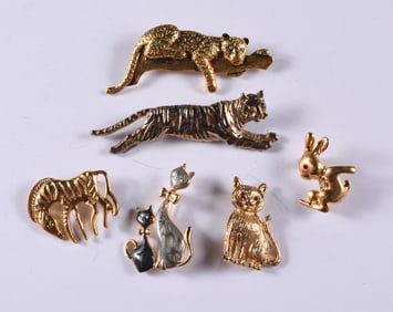 Vintage Brooch Group
