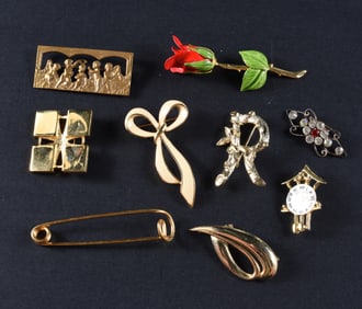 Vintage Brooch Group