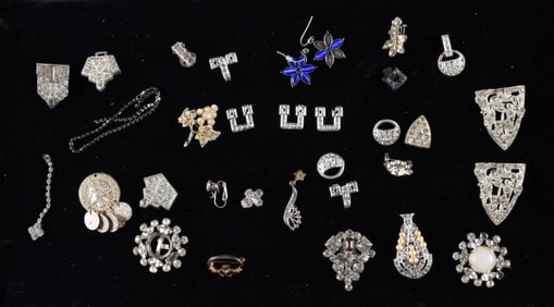 Vintage Brooch Group