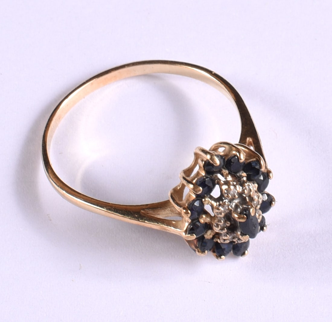 10k Gold Ladies Ring (1 of 2)