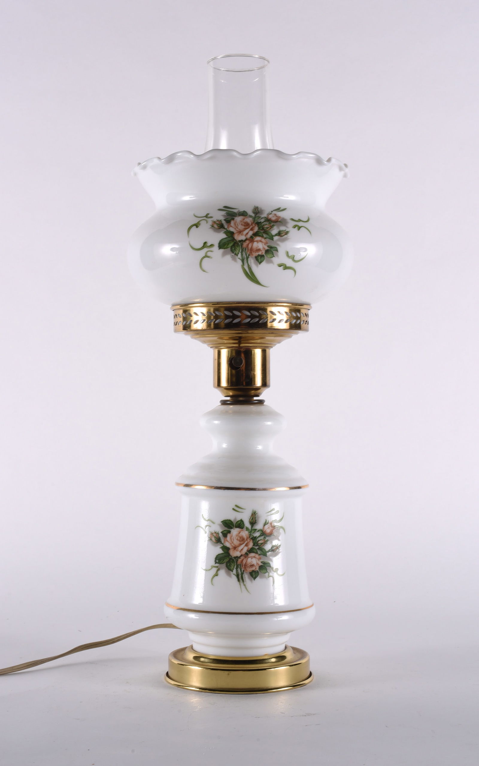 Vintage Gone With The Wind Hurricane Lamp: these items are from the estate collection of Mary Wells. All items are sold as is where is see photos.
